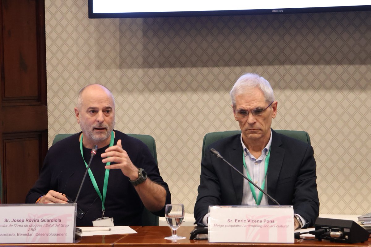 abd_ong's tweet photo. 🏛️ #institucional | @pep_rovira, director de l’Àrea de Drogues i Salut del Grup @abd_ong, i com a membre de la Federació Catalana de Drogodependències i altres addiccions, ha participat a la Comissió d’Estudi sobre la Salut Mental i les Addiccions (#CESMA) del @parlamentcat.
🧠 La CESMA és un òrgan parlamentari creat per estudiar i garantir un model d’atenció pública integrat, amb la persona al centre, que abordi la salut mental i les addiccions des d’una perspectiva preventiva, assistencial, rehabilitadora i orientada al benestar.
🤝 Aquest model aposta per un enfocament comunitari i de proximitat, que asseguri la continuïtat assistencial i una resposta integral, equitativa i coordinada a les necessitats de la ciutadania, reforçant així les polítiques públiques en salut mental i addiccions.
💬 Al llarg de la seva intervenció, Rovira ha volgut plasmar la realitat actual de la situació de les addiccions a Catalunya des d’una mirada inclusiva, destacant la presència d’accions de reducció de danys i de prevenció.
*Fotografies realitzades pel Parlament de Catalunya.
#ABD #pelmónquevolem @FCDrogodep