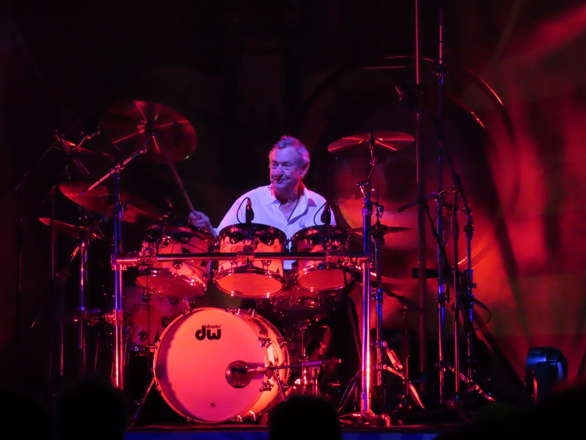 pinkfloyd's tweet image. A very happy birthday to @nickmasondrums! The only person to perform on every Pink Floyd album, Nick has more recently been revisiting early Floyd material with his own band, @NMSOSOfficial (Nick Mason's Saucerful Of Secrets). Hope you have a great day, Nick!