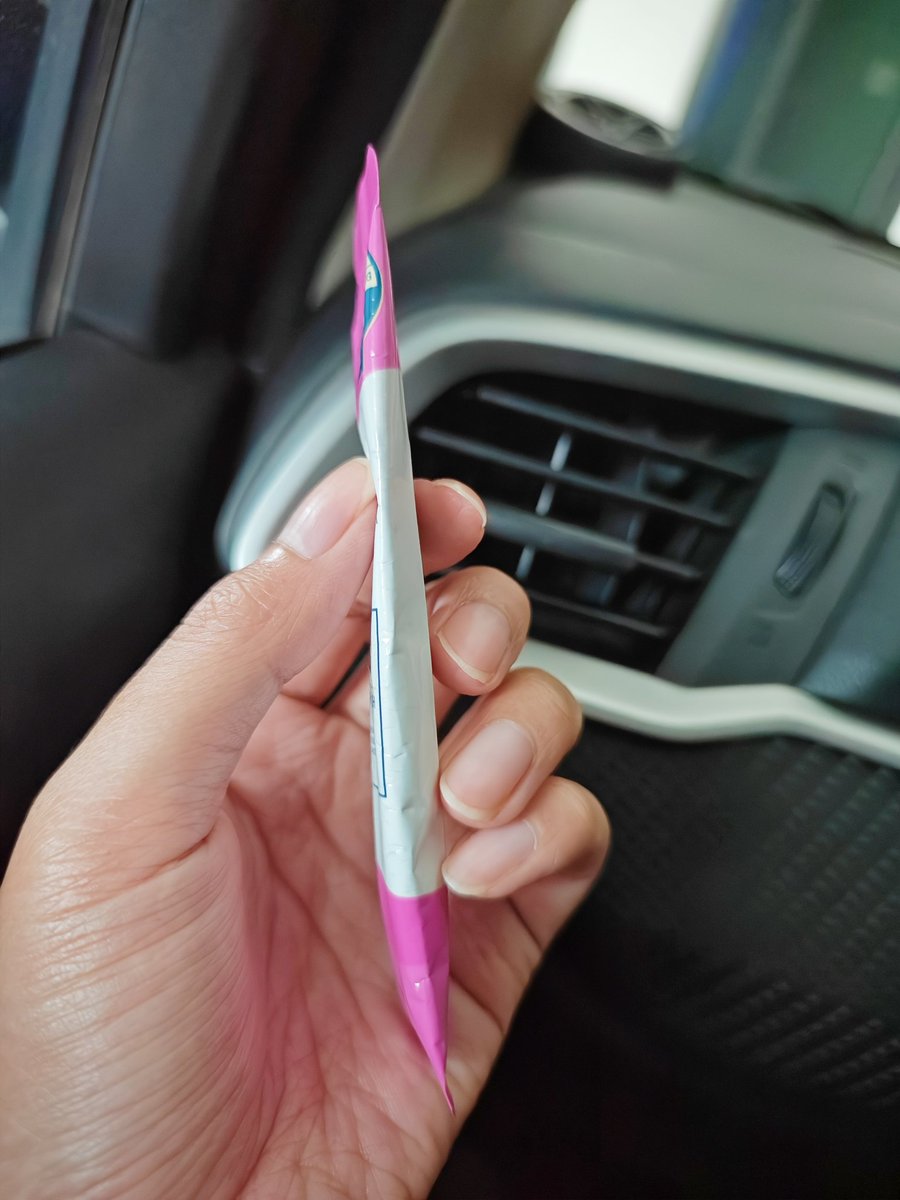 GUE BARU NEMU PEWANGI MULUT ENAK BGT 😭

Dan ini tuh lebih wangi daripada pas gue pake mouth spray

MOUTHWASH SACHET! Wanginya enaaak seger bgt, gampang dikantongin, dan menurut gue segernya lebih tahan lama drpd mouthspray

Penolong mulut bau klo habis maksi di kantor 😭🙏