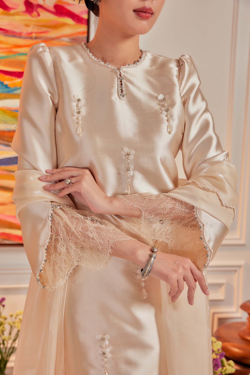 Girlssss, it’s that time of the year again! Thread baju kurung brands for you 🫶🏻 

Bookmark siap siap, nanti senang nak cari hehe