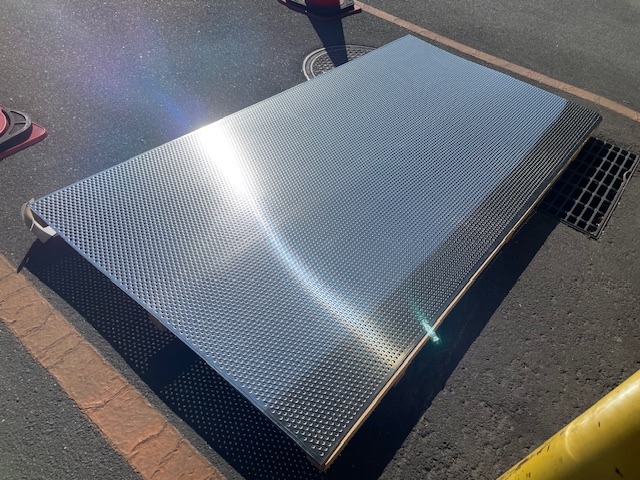 弊社ではパンチングプレートも取り扱っております。特殊形状など既製品以外でも製作対応可能です。
是非お声がけくださいませ。

corporation.yoshu.co.jp
#ステンレスパンチングプレート #豫洲短板産業