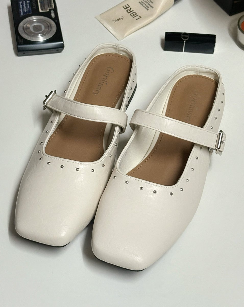 kukkikkingkong's tweet photo. ซื้อคู่เดียวแต่คุ้มอ่ะ ใส่ไปทำงานได้แต่ยังมีความ trendy ไม่เอ้าท์ ไม่แก่🙂‍↔️ คือถูกใจ แล้วน้องเสริมส้นเล็กๆ สาวสูงไม่มากใส่แล้วดูไม่ตัน ใส่ง่าย ใส่สบายไม่เจ็บส้นด้วย🫶🏻 https://t.co/xQ8rxfTdRk