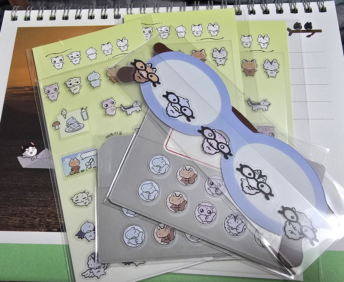 스티커 넘넘 귀여버요
평생 매년 스티커 내주세요💚