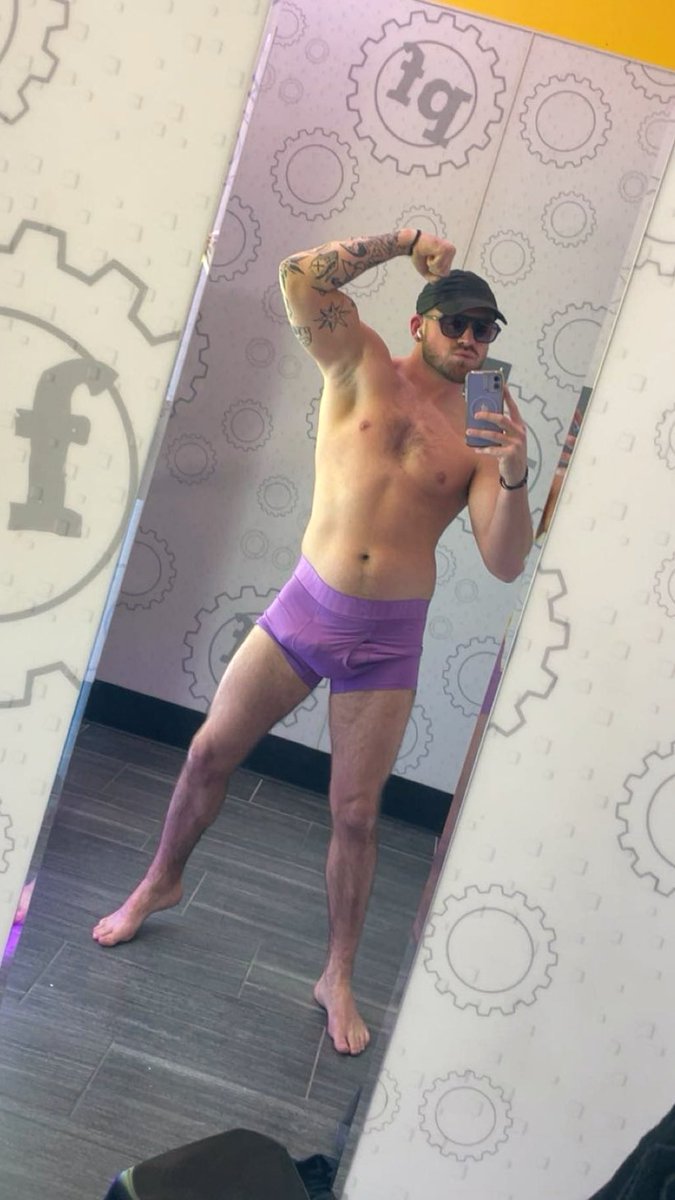 TheHonorableGuy's tweet photo. underwear posting https://t.co/LmdREyUUPK