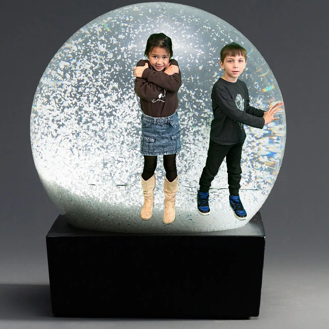 First graders from Mrs. Groves' class and Mrs. Mantzoukis' class tried out the green screen in the innovation center. Some students showed of their CHILLIEST faces while others tried to escape the snowglobe ❄️🥶⛄️🧊