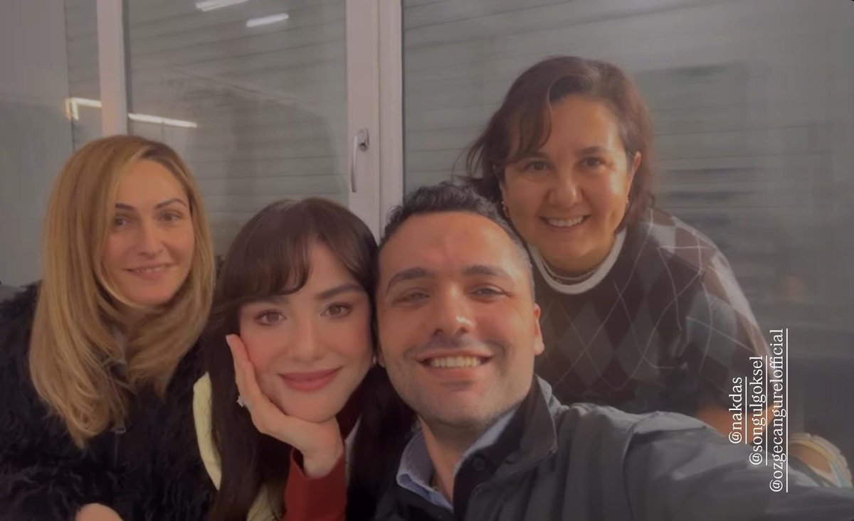 #ÖzgeGürel con il team dell' agenzia 😍
