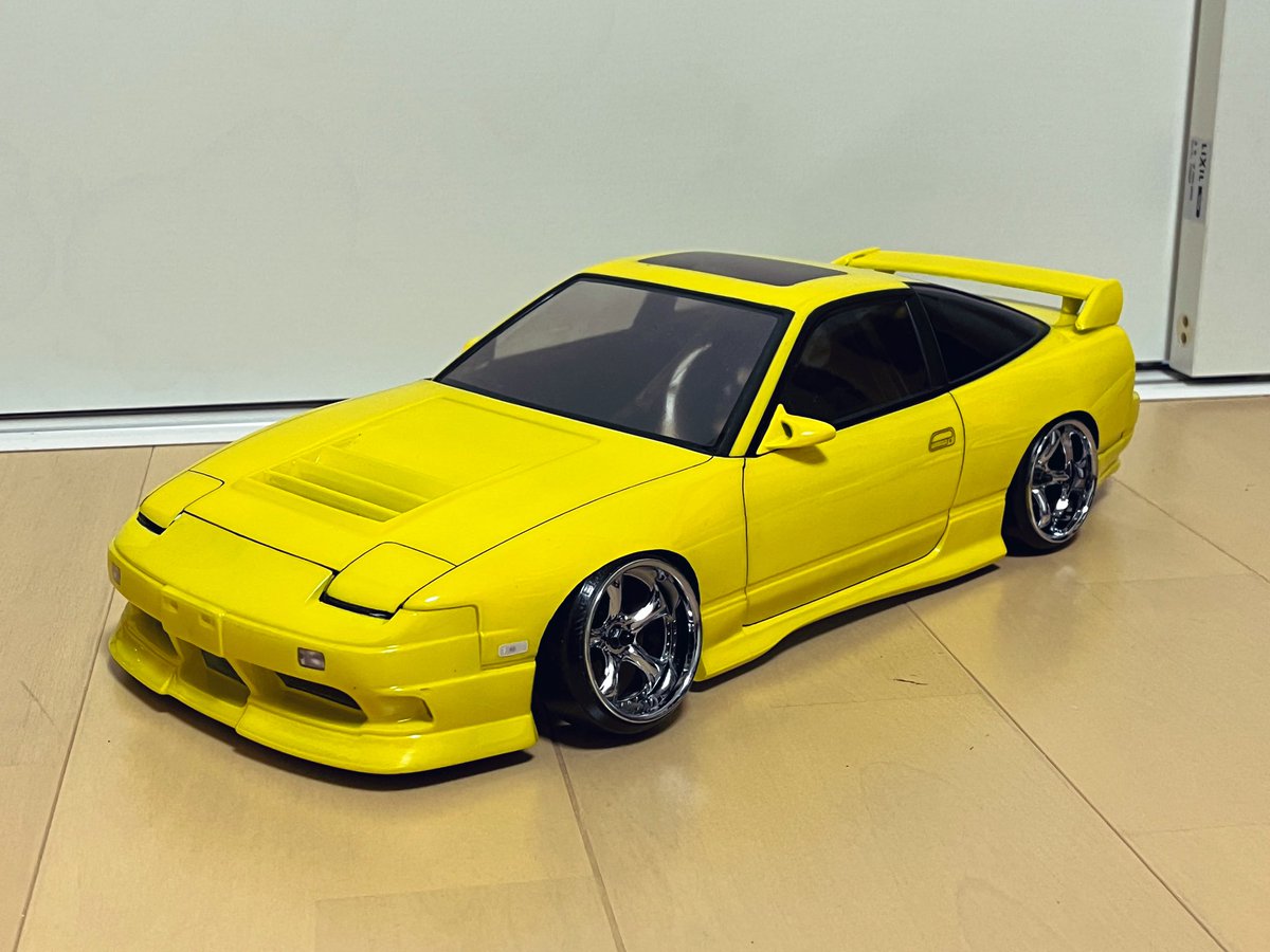 シャーシ入れ替えてメッキホイール履けるようにした😎
あの頃スタイル🥰
MODだとハブの都合でホイールが外側に出てしまい断念…