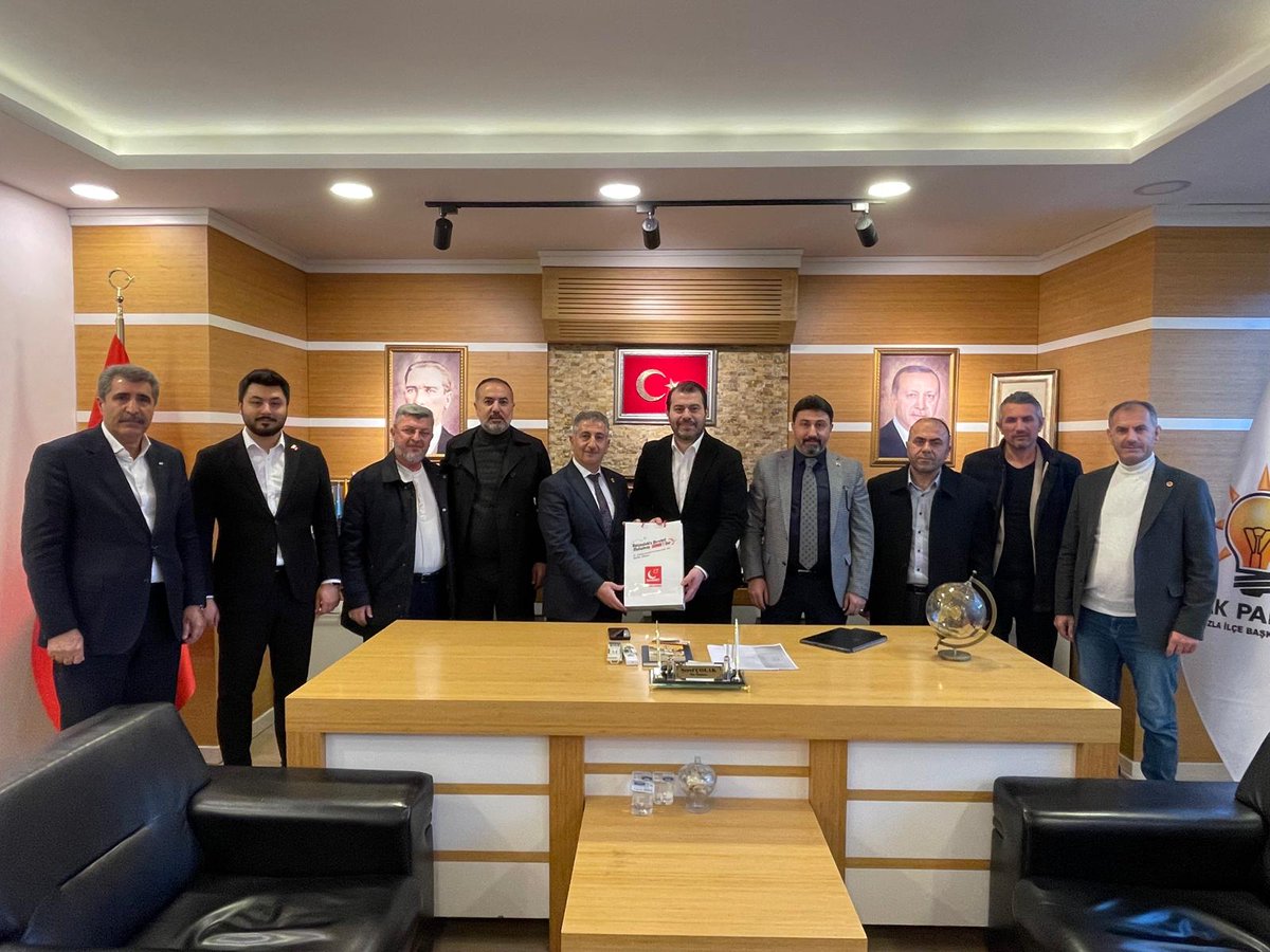 Saadet Partisi Tuzla İlçe Başkanı Resul KILIÇ ve kıymetli yönetimi,
İlçe Başkanımız <a href="/serefcolak/">Şeref ÇOLAK 🇹🇷</a> ’ı makamında ziyaret etti.
Karşılıklı nezaket ve samimiyet içerisinde gerçekleşen ziyarette, yerel gündeme ilişkin değerlendirmelerde bulunuldu.
Nazik ziyaretleri için kendilerine