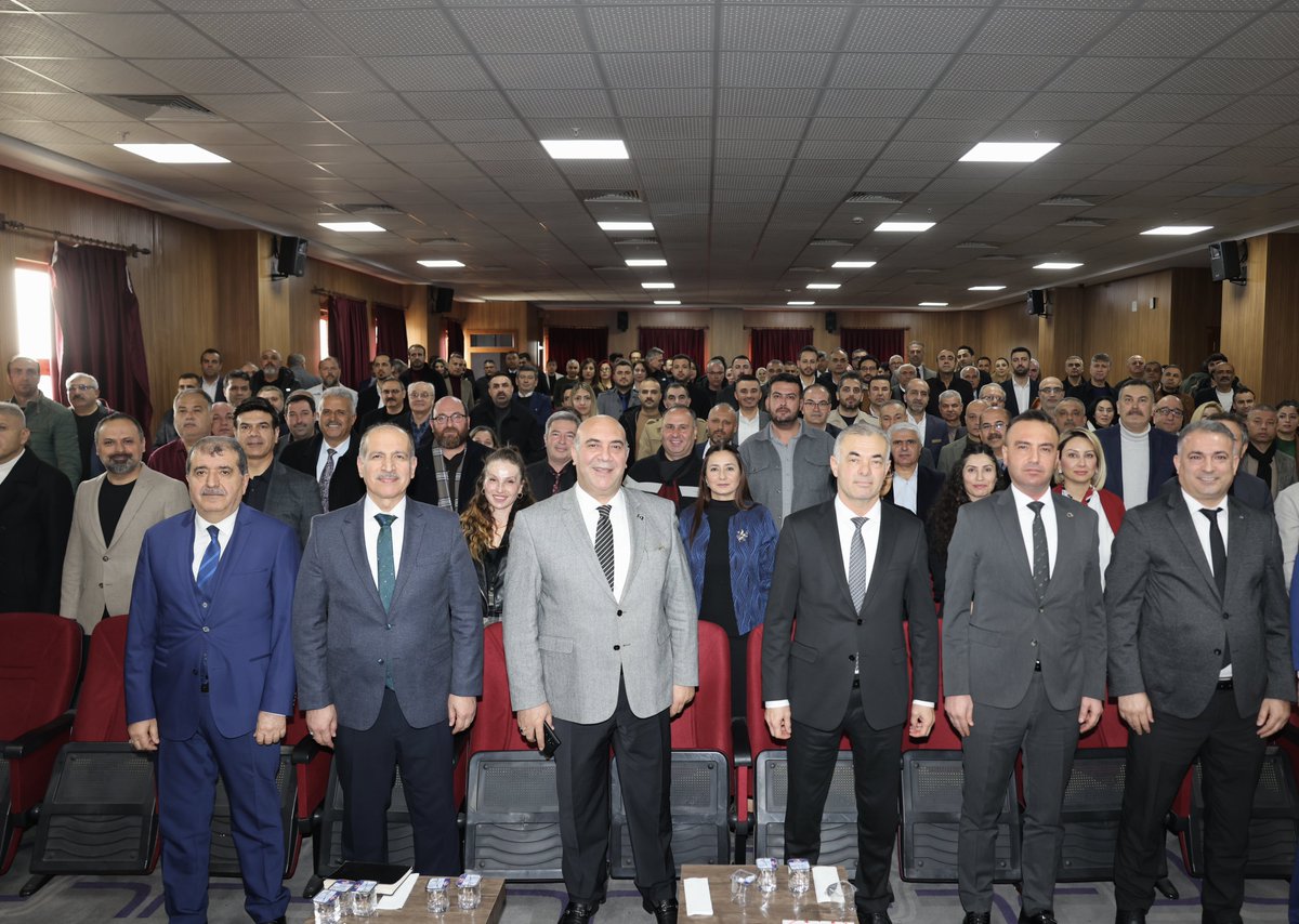 İl Millî Eğitim Müdürümüz Sayın Mehmet Nurettin Aras başkanlığında, Yüreğir’de görev yapan okul müdürlerimizle değerlendirme toplantısı gerçekleştirildi. Toplantıda ilçedeki eğitim-öğretim faaliyetleri, okul bazlı ihtiyaçlar ve yürütülen çalışmalar ele alındı. Sayın Müdürümüz,