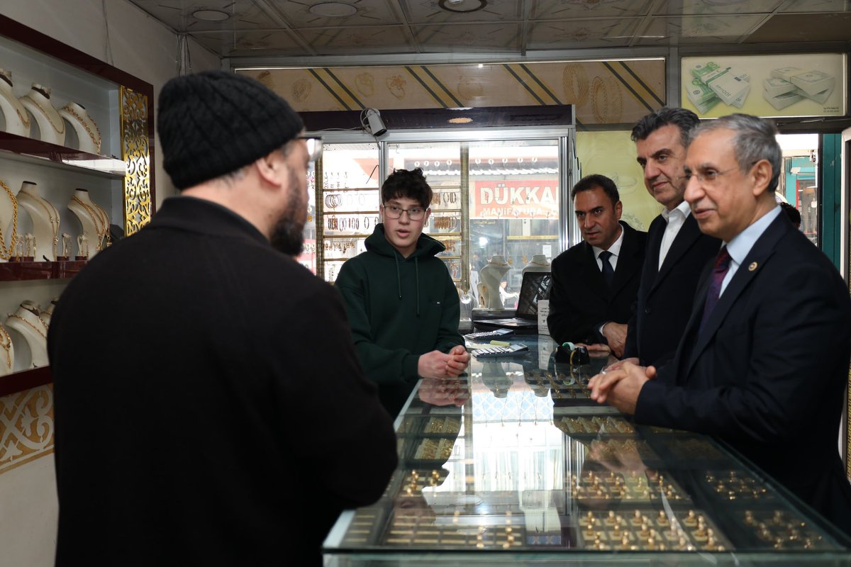 Milletimizin yanında; el ele, gönül gönüleyiz.

📍Eyyübiye İlçemizde Esnaflarımızlayız.

1/  Milletvekilimiz <a href="/ProfDrDusak/">Prof Dr Abdurrahim Dusak</a>, Eyyübiye İlçe Başkanımız <a href="/ElgunSuleyman/">Suleyman Elgün 🇹🇷🌹</a>, Eyyübiye Gençlik Kolları Başkanımız <a href="/SalihAldeniz5/">Salih Aldeniz</a>, il ve ilçe teşkilatlarımızla birlikte Eyyübiye ilçemizde, Helal