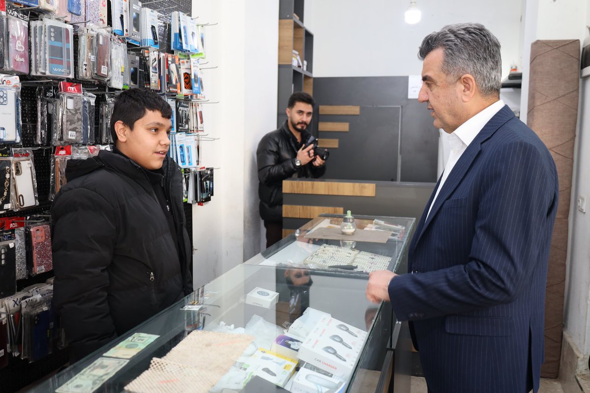 2/ Eyyübiye ilçemizde ziyaret ettiğimiz kıymetli esnaflarımıza hayırlı işler, bereketli kazançlar diledik, hal-hatır sorduk, gönül sohbetlerine ortak olduk. Cumhurbaşkanımız Sayın Recep Tayyip Erdoğan'ın selamlarını ilettik. Hemşehrilerimizle hasbihal ettik, kucaklaştık.