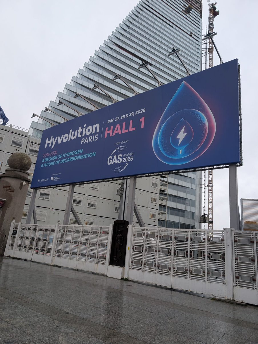 RamanSystemsISI's tweet image. It's raining in Paris too, but that's not stopping @JessicaGabb as she presents the poster on Notus, our gas Raman instrument &amp;amp; it's role in nuclear fusion. @GASanalysisEvnt #gasanalysis #gasRaman #spectroscopy