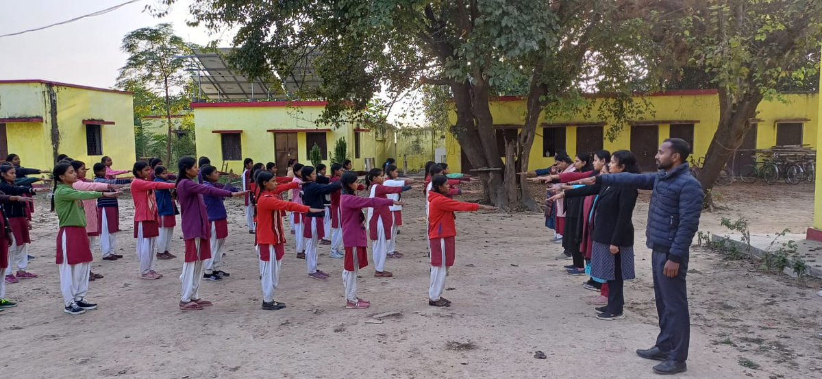 राजकीय उच्चतर माध्यमिक विद्यालय आहीं मझवां मीरजापुर छात्र-छात्राओं को नशा मुक्ति  कार्यक्रमों के द्वारा जागरूक किया गया।