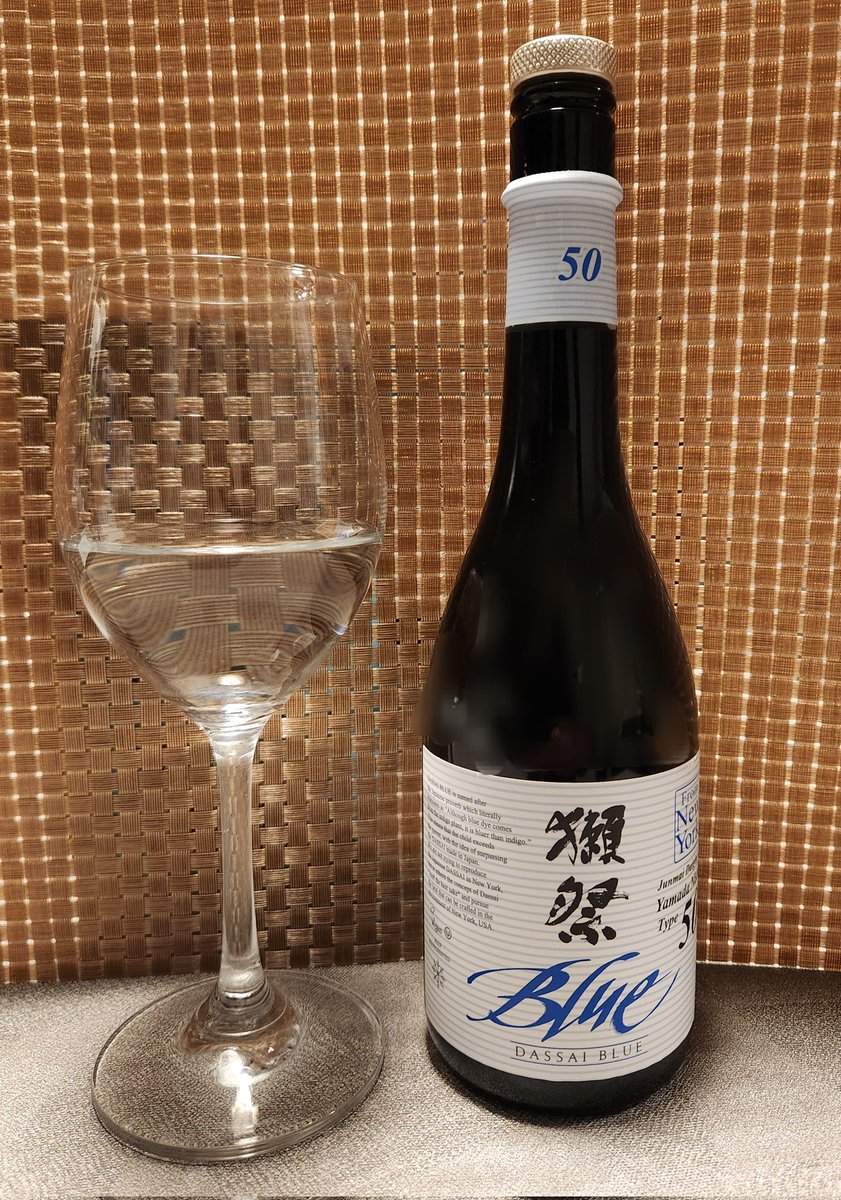 Yattoras's tweet photo. 獺祭ブルー　甘くて好き😊

しかしこれをNYで作れるって獺祭って本当にすごいよなぁ🤔 https://t.co/jeEMTc8ipu