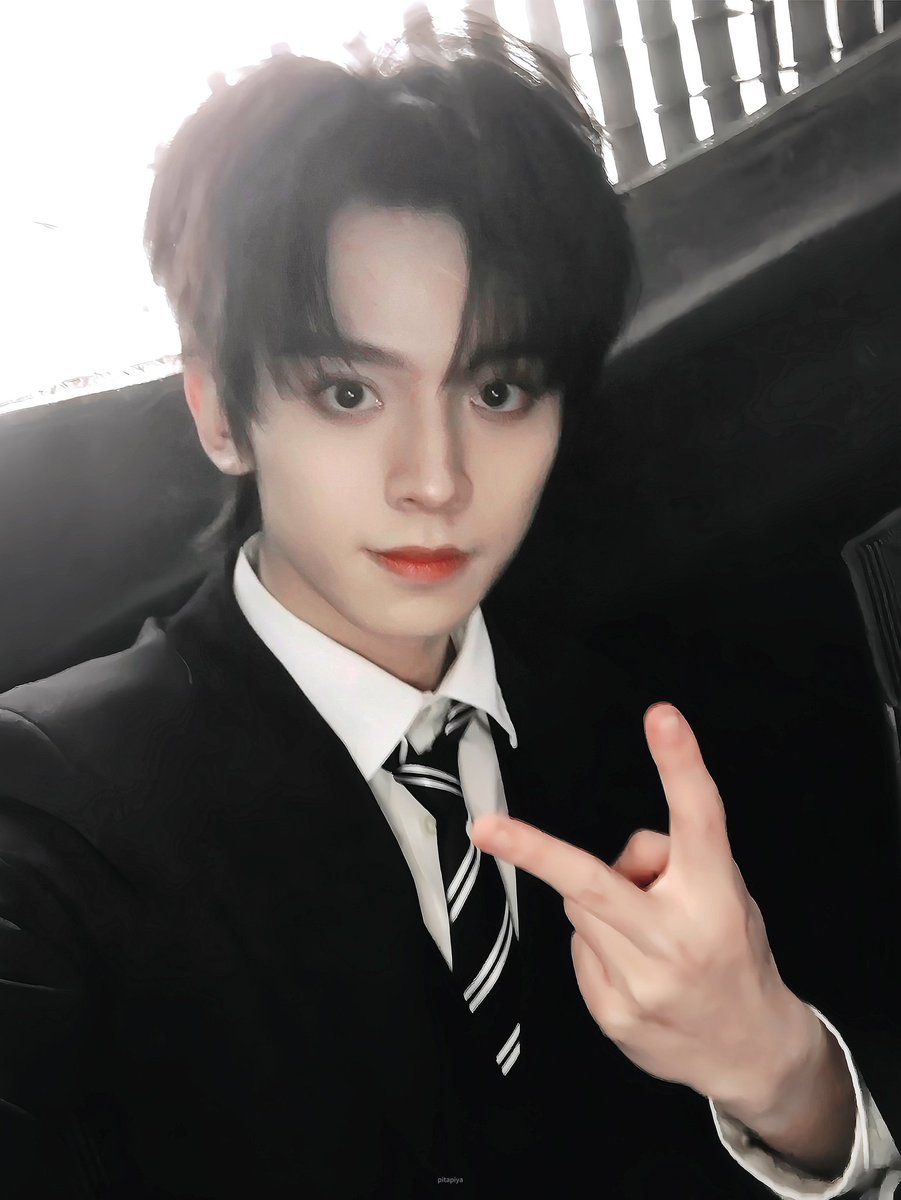 YooNian0's tweet photo. 玛德左航究竟要帅死谁才肯罢休，脸怎么这么小，这才是浓眉大眼😈 https://t.co/Je2ILG3tzy