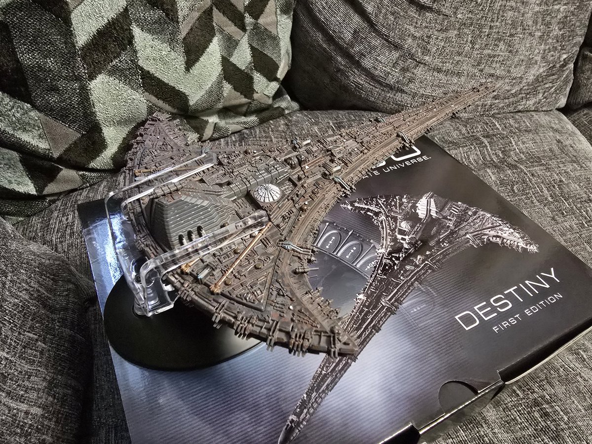 _CorporalHicks's tweet photo. My Master Replicas Destiny recently arrived! I continue to love that we're seeing a resurgence of Stargate products and love. Keep them coming! ##StargateNow ##WeWantStargate #StargateUniverse #MasterReplicas https://t.co/5GNStoV5KA