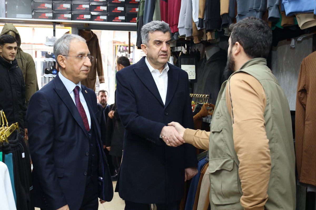 3/ Bizleri güleryüzle, samimiyetle, içten bir selam ile karşılayıp, gönül muhabbetlerine ortak eden, gücümüze güç katan Eyyübiye ilçemizdeki esnaflarımıza ve hemşehrilerimize teşekkür ediyoruz.

Her şey Şanlıurfa için
Her şey Eyyübiye için

#Şanlıurfa #Eyyübiye #Esnaflarımızlayız