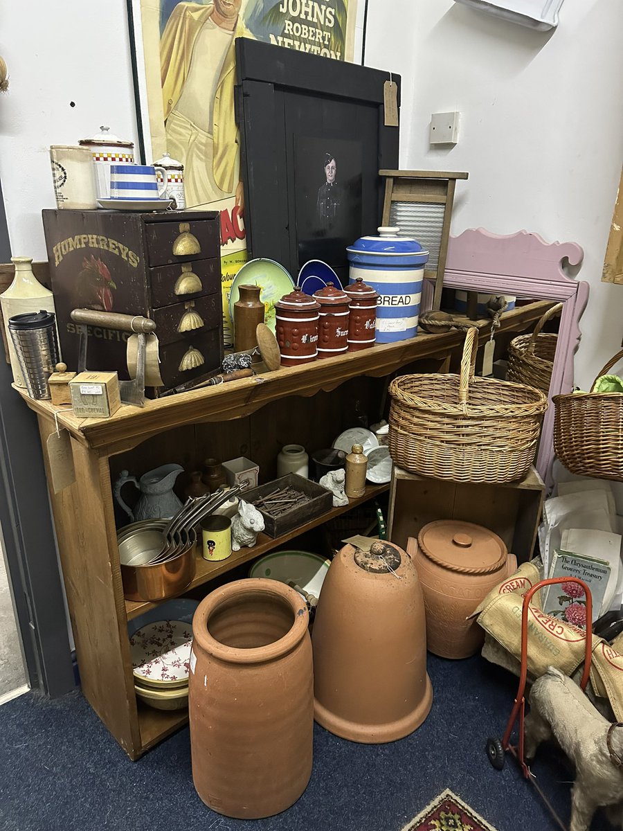 astraantiques's tweet photo. Good morning! What a night from storm Chandra,we hope you stayed safe. We are open as usual until 5pm. Decodence cafe until 4:30. 
#unit55 #vintage #vintagehomewares #tggreen #cornishware #enamelware #vintagebaskets #frenchhomeware #vintagekitchenalia #vintagekitchenutensils https://t.co/d9z1chmDmY