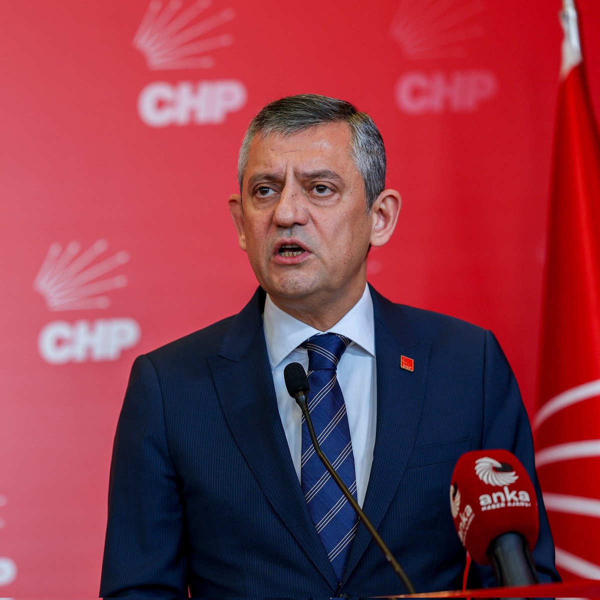 Özgür Özel: "CHP'li belediyelerimiz Suriye'de Kürtlerin olduğu bölgelere yardım göndermek istiyor."