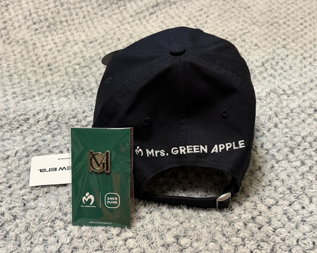 Mrs. GREEN APPLE × SNKRDUNK NEW ERAコラボ届いた‼️ ピンズも可愛いのぅ