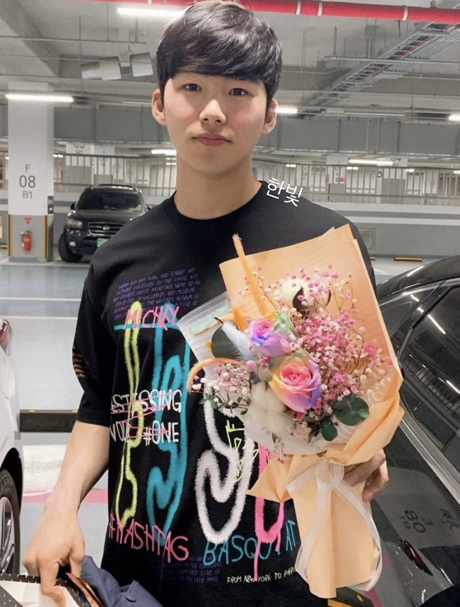 Hanbit_heroes's tweet photo. 혜성선수 생일 기념..
네이버 마이박스에서 찾은 사진 공유합니다
딱 봐도 어렸던 혜성이이ㅣㅣ
예전엔 혼자서 셀카도 찍어줬었는데.....

모두 해삐혜성데이 되세요 ^^!!! https://t.co/tIoJuXbtnr