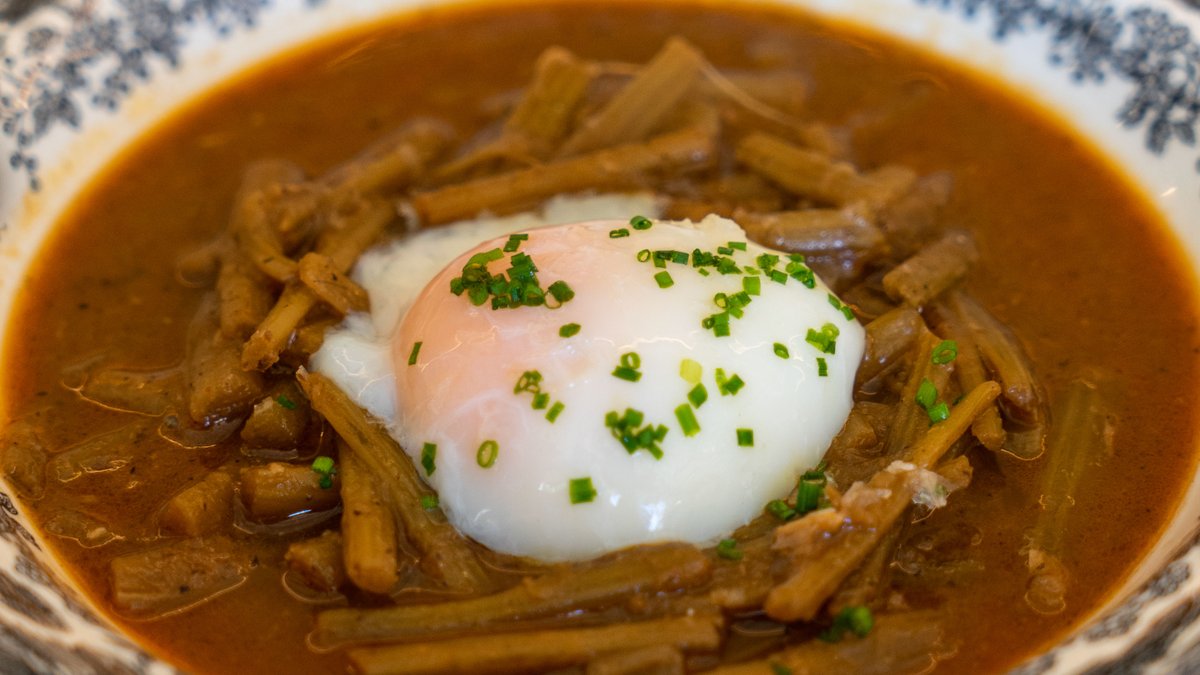 Hasta el 15 de febrero tendrán lugar en el Restaurante Manolo Mayo y en su grupo, en Sevilla, las Jornadas de la Cuchara. Aquí lo cuento.
comeencasa.net/.../jornadas-d…