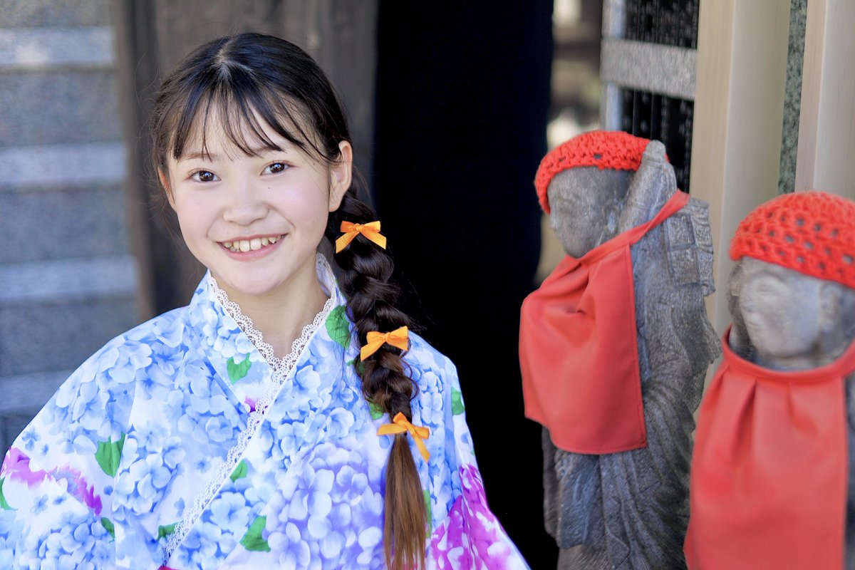 はぐれ地蔵 PRiYAnCeR🪽 ʚWingɞ ＠日暮里 2025.06.07 お地蔵さんの前掛けを整えて