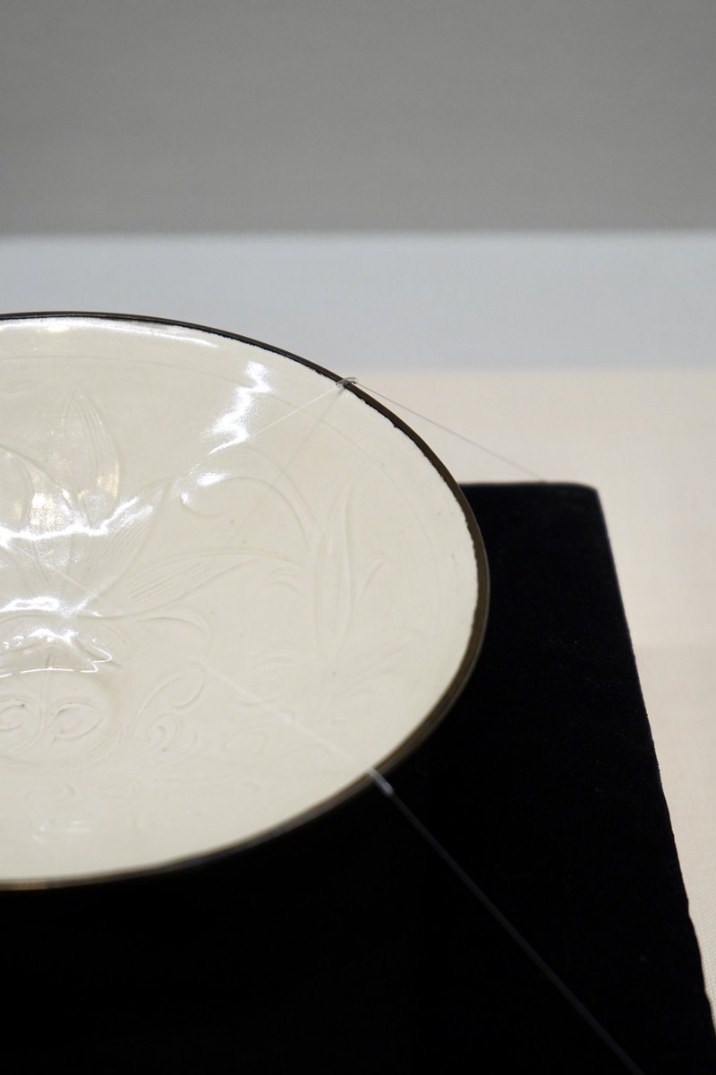 中国　定窯　白磁　神獣文　水注　執壷　輪花鉢　2点まとめて　V　9664 中国 定窯 白磁 神獣文 水注 執壷 輪花鉢 2点