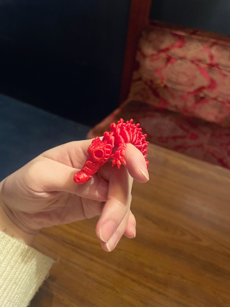 私も骨わにちゃん頂いてしまいました🐊♥️ 乗せるとたるーんとして