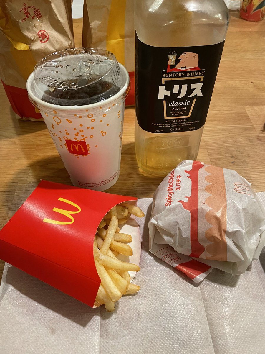 今日は大人マクドしてやるぜぇ…って家着いたらウイスキーが残り僅かすぎた泣