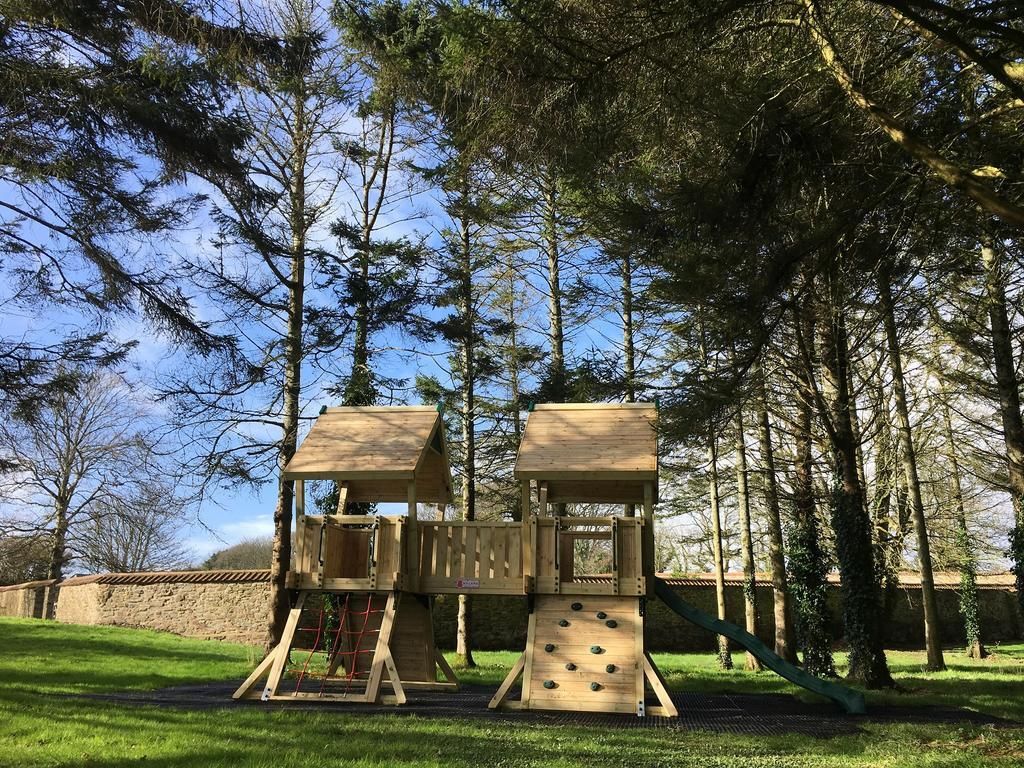 TheHolidayCots's tweet image. 🏡 Corffe House &amp;amp; Holiday Cottages – On-Site Facilities 🏡

Corffe House &amp;amp; Holiday Cottages offer a wide range of on-site facilities, all available for guests to enjoy during their stay. 🌿

🛏️ Sleeps 22
theholidaycottages.co.uk/devon/16813

#CorffeHouse #NorthDevon #Tawstock @CorffeDevon