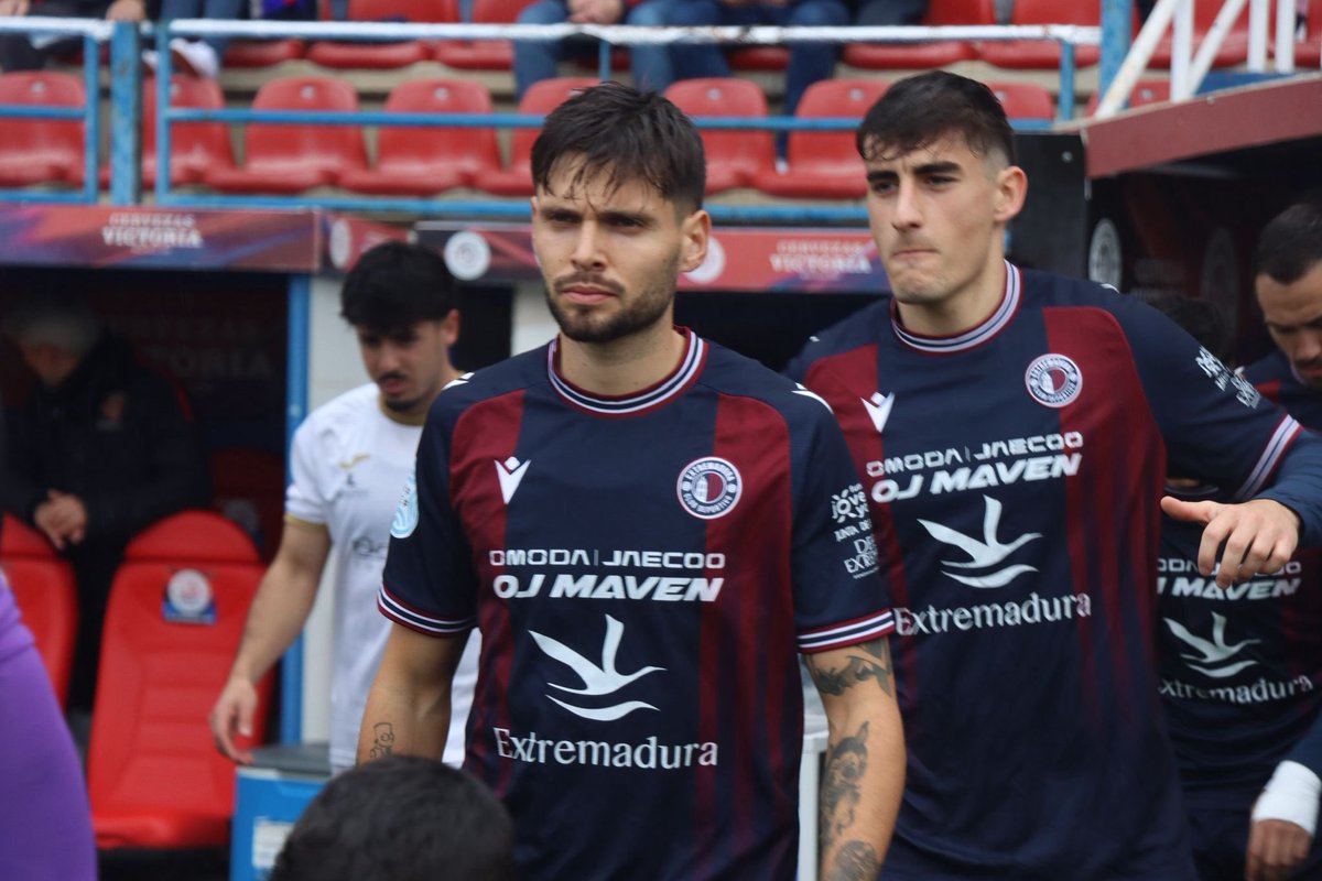 📣 𝐂𝐎𝐌𝐔𝐍𝐈𝐂𝐀𝐃𝐎 𝐎𝐅𝐈𝐂𝐈𝐀𝐋

El CD Extremadura informa que Samu Hurtado y el club han decidido poner fin a la etapa del jugador en el Extremadura.

A pesar de que la decisión estaba tomada con anterioridad, Samu no quiso fallar al club de su ciudad en el último partido