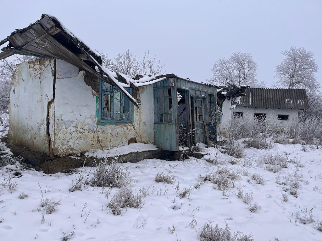 VasilePlinta's tweet photo. Ce sunt astea?
#separe(ca Ca)sele unde locuiesc proaspetii cetatenii romanii de origine moldovana si ucraineana, ce l-au votat pe Nicusor! 🤪 #glumedeautobaza https://t.co/uno2LYtBB1