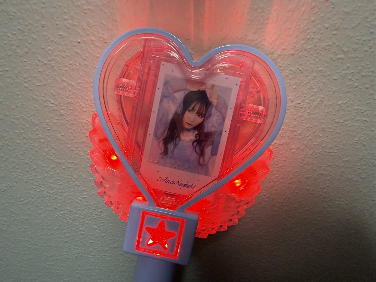 買ってきた推しのチェキ風カードにIDOLICの魔法を 光り輝く愛奈ちゃん