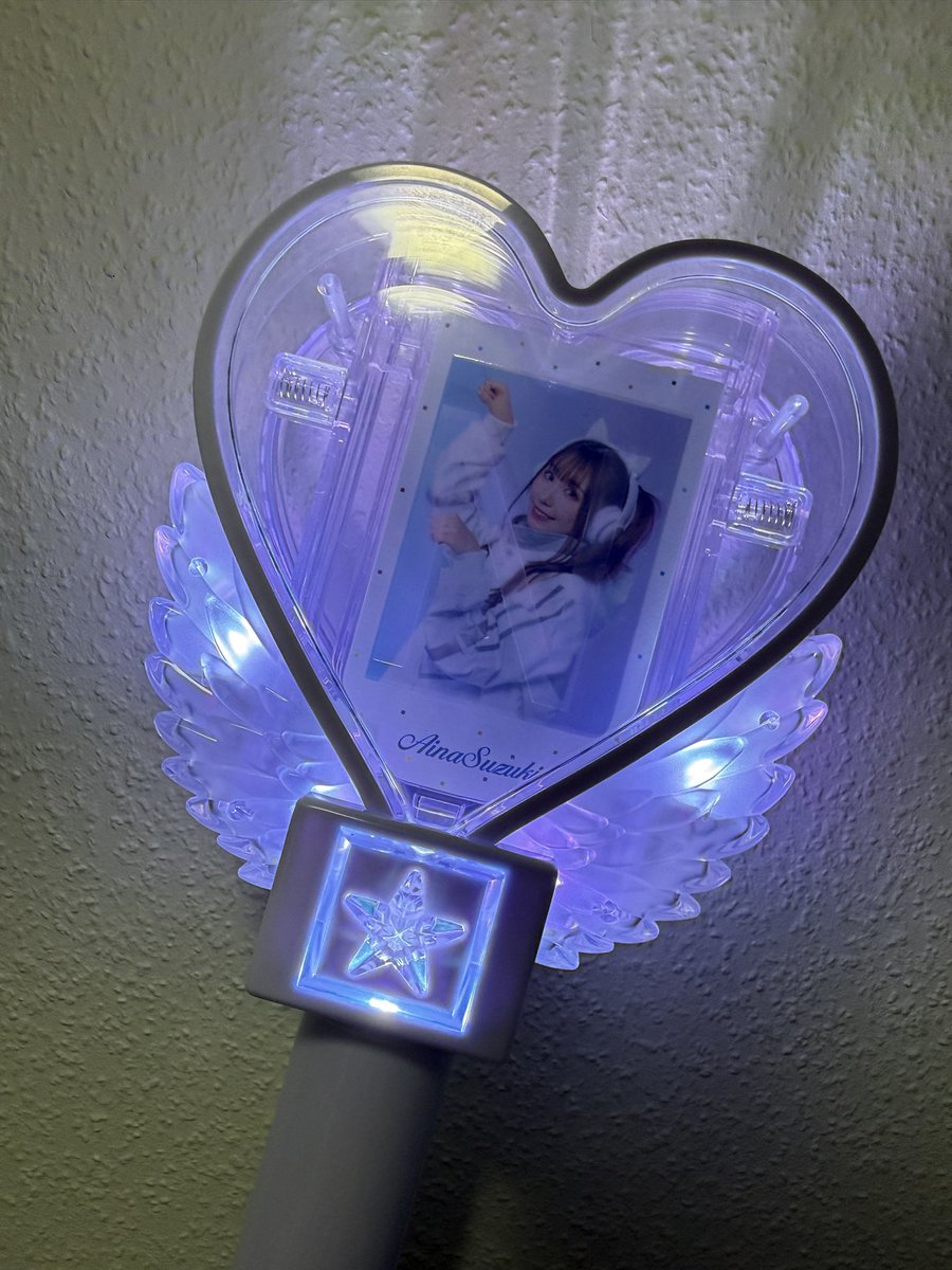 買ってきた推しのチェキ風カードにIDOLICの魔法を 光り輝く愛奈ちゃん