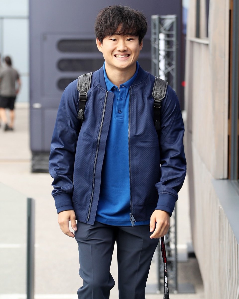 웃는거 너무 예쁘다