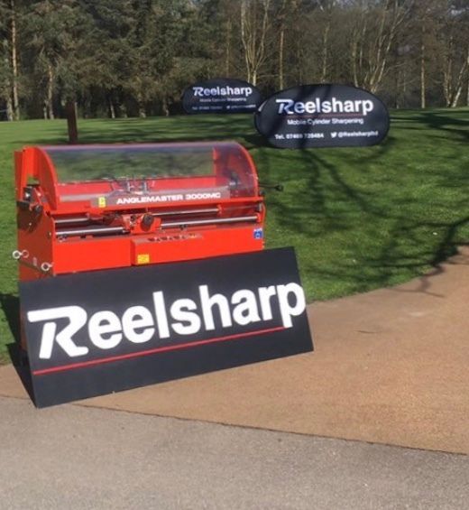 What We Do 🔧
At Reelsharp, we specialise in one thing:
Cylinder mower sharpening done properly on site.
We bring professional grinders directly to your course or facility, meaning:
✅ Less downtime
✅ No transport hassle
✅ Better cutting performance
✅ Healthier turf all season