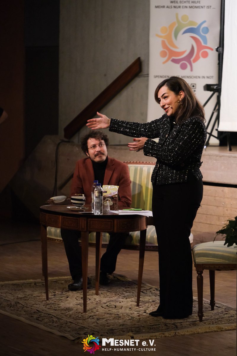 Stuttgart’ta, “Sehra” gecesinde Antakya’yı, hafızayı ve dayanışmayı müzik ve sanatın içinden konuştuğumuz çok anlamlı bir buluşma gerçekleştirdik.🌿