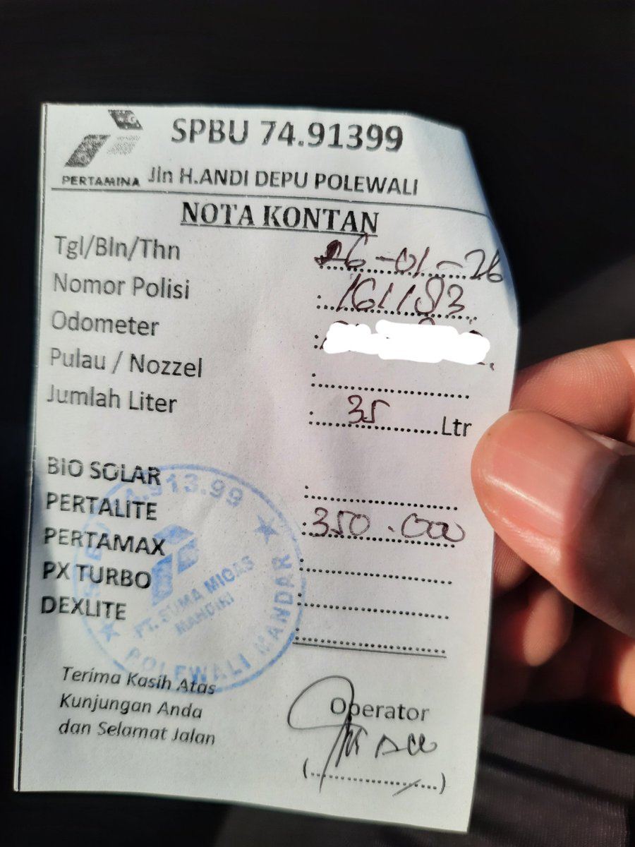 ah_isin's tweet photo. Min peraturan pengisian BBM pertalite yg harus menggunakan barcode belum berlaku di kota polewali? Dan masih bebas isi menggunakan jerigen
@MyPertaminaID @KementerianESDM @bumn_idn https://t.co/WL8Lt1mdFj