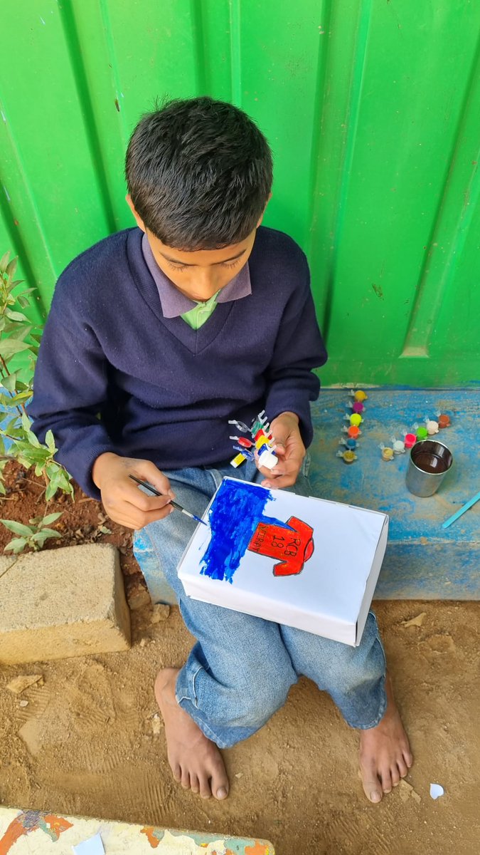 eduardm's tweet photo. With @MariaBerrocaliA at @parikrma schools, we also ran "A Universe in a Box". Children crafted tiny poetic worlds inside cardboard boxes (drawing, making, and then coding them into interactive stories with @OctoStudioApp). Building worlds, then bringing them alive in code. https://t.co/qY0nH4Po3y