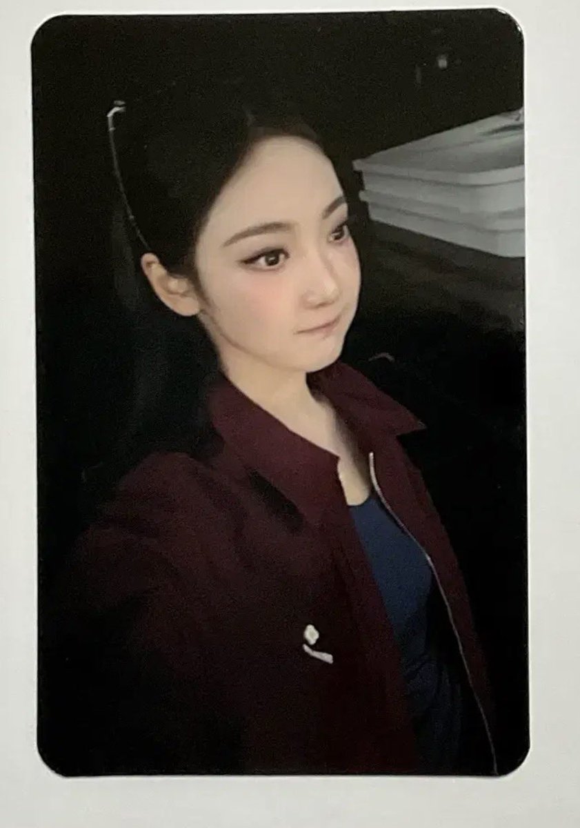 이 창작 포카 더 없나 있으면 진짜 갖고 싶은데..