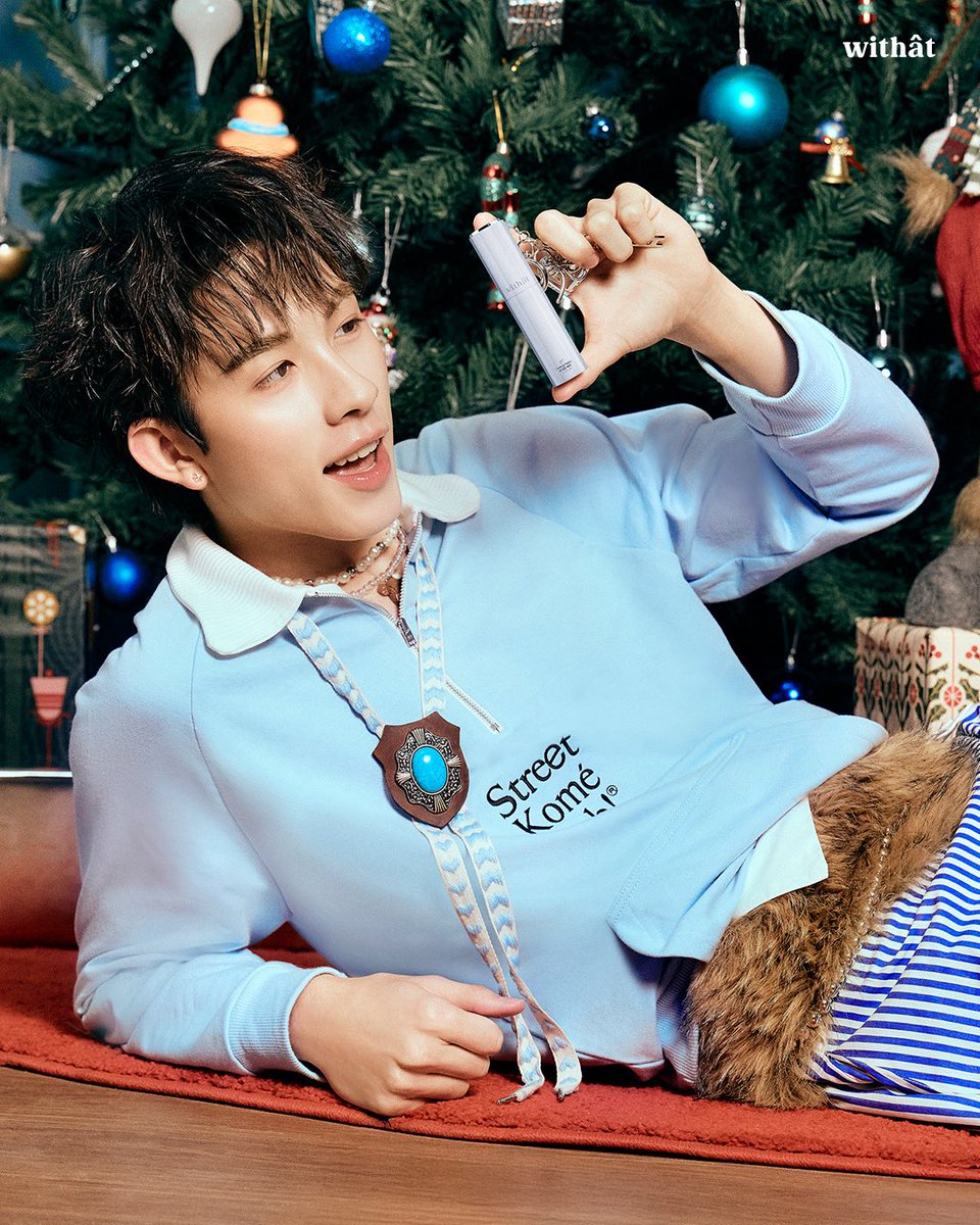 วันไหนที่ต้องการความเรียบหรู เสริมลุคให้ดูแพงขอแนะนำ03 99Hours🩷และอีกหนึ่งกลิ่นไอคอนของฤดูหนาว 07 Christmas Kiss Me🩵เป็นกลิ่นที่ลูกค้าเรียกร้องให้กลับมามากที่สุด กลิ่นวนิลาที่ชวนให้รู้สึกอบอุ่นหัวใจในทุกครั้งที่ใช้

#WITHATxPROXIE #WITHATScentInversion #PROXIEGorn #PROXIEOnglee