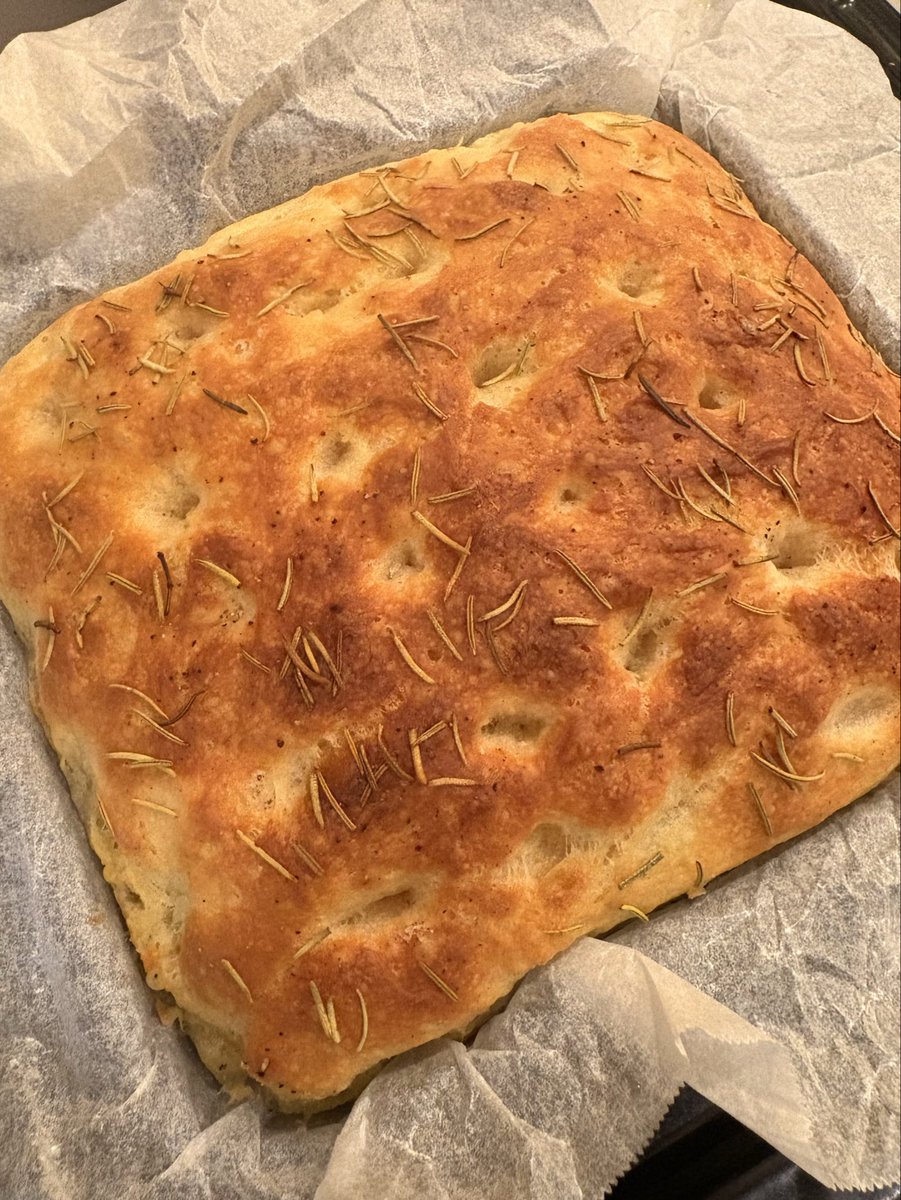 sers_18's tweet photo. 高加水フォカッチャリベンジ成功🍞もちもちでｳﾏ https://t.co/3eKldEQGWF