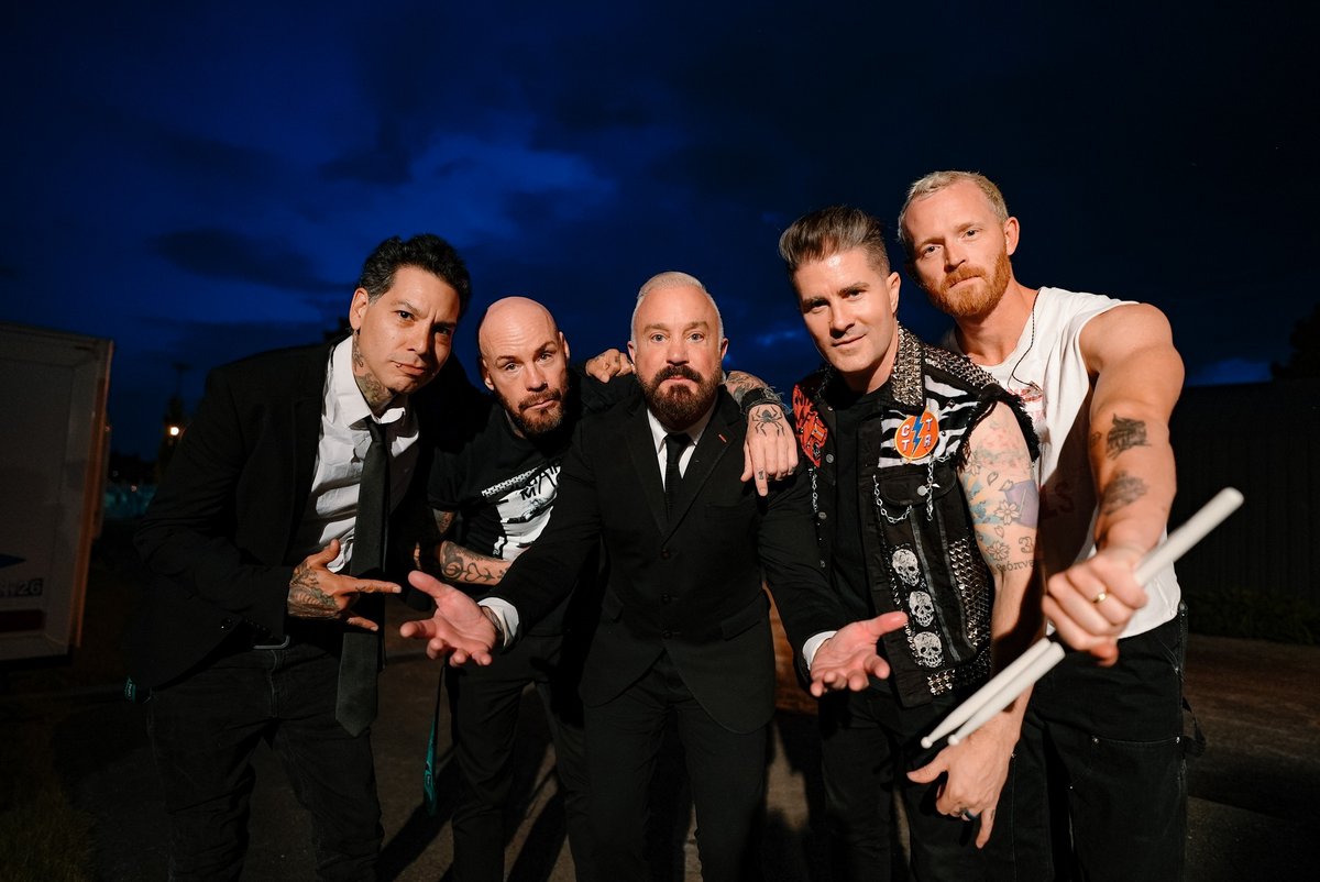 スカパンク・レジェンド”Goldfinger”、ニューアルバム『NINE LIVES』リリース

punkloid.com/news/goldfinge…

Goldfingerの特徴である鋭いフックとスカパンクを基盤とした一枚が登場!

#Goldfinger 
#skapunk