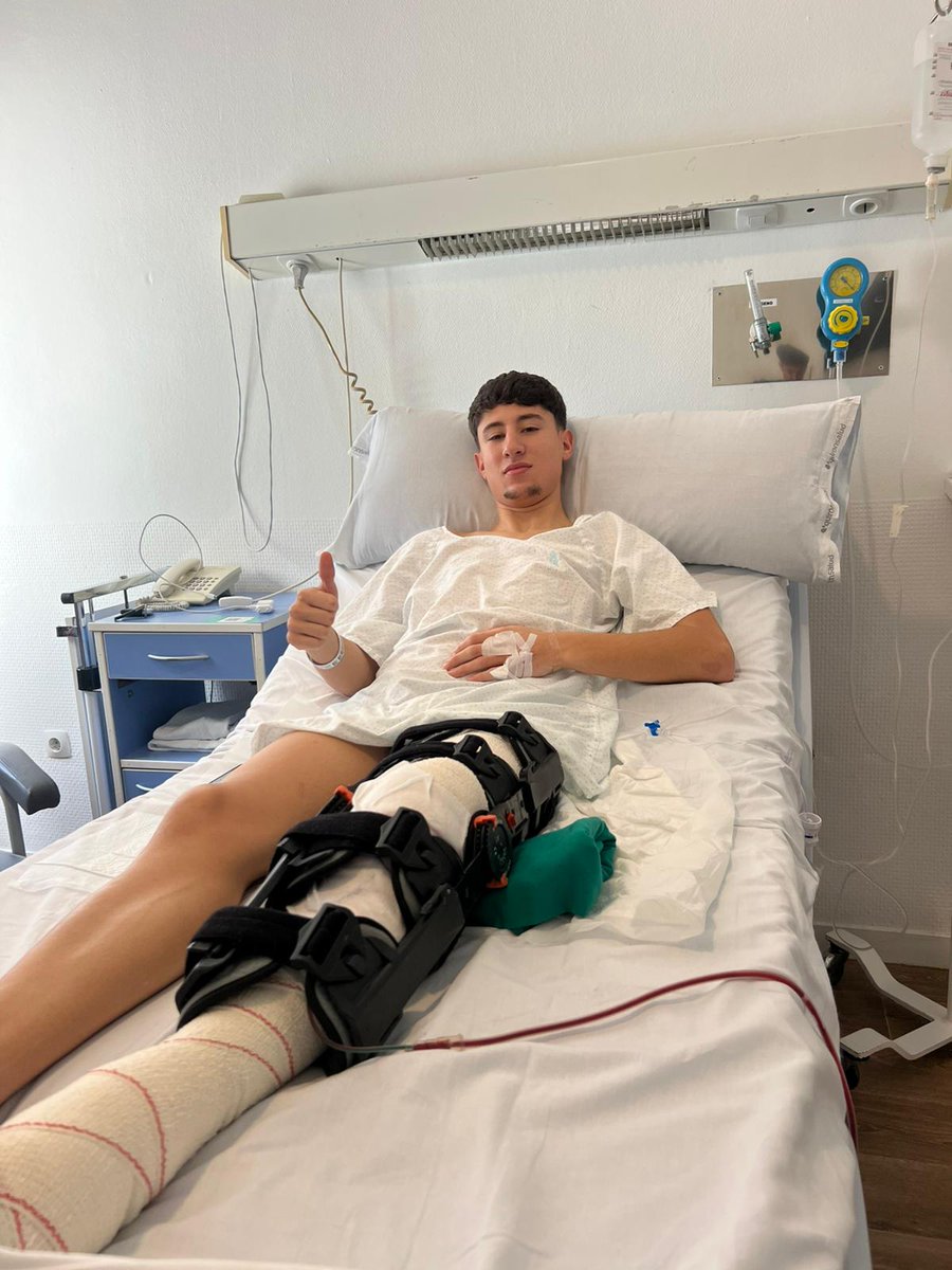 cdmetelinense's tweet photo. 🔵 Hoy han intervenido con éxito a nuestro jugador Rubén de su grave lesión de rodilla. 

💪 Ha salido todo bien, y por parte del Club y la afición le deseamos una pronta recuperación. Ya contamos las horas para poder verlo disfrutar de nuevo del fútbol. 

💙⚽ ¡ÁNIMO RUBEN! https://t.co/XYlJDUvPEo