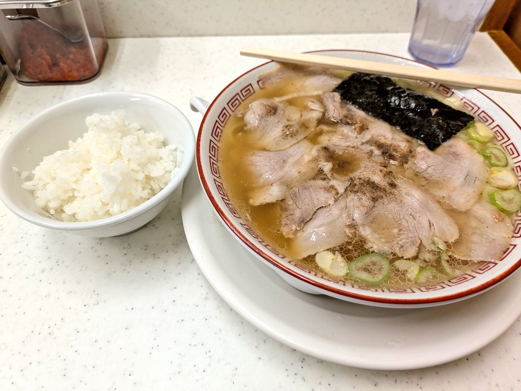ushiohaorenomus's tweet photo. 久しぶりの秋葉原！
街並みがどんどん変わってスターケバブ行こうとしたら迷うし、写真撮り忘れるし。
でも美味いラーメンとハラミステーキ食べれたのでオッケーです。
ほぼ食べ歩きになってしまった。
#アキバ
#ラーメン https://t.co/JCyOJ6Lpze
