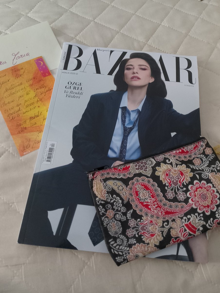 Quel famoso filo rosso che ci unisce e accorcia le distanze 🫶🏻❣️
Grazie mille amiche 
<a href="/ValouHumb39/">ValouHumb39</a> 
<a href="/Chiara02224370/">Chiara Mariotto</a> 
Posso dire che la Queen è arrivata a casa mia 
#ÖzgeGürel🥹