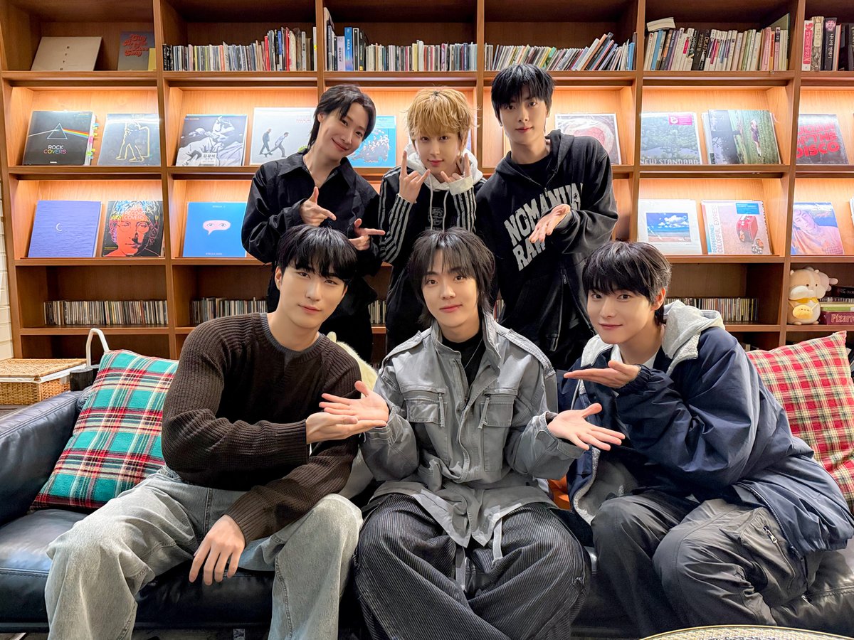 [#원위]

부릉부릉 🚘💨

원하면(ONE) 우리가(WE) 데려다줄게! ദ്ദി ˉ͈̀꒳ˉ͈́ )✧

원위의 일방통행 일곱 번째 게스트
#드래곤포니 #안태규 님과 함께 찰칵 📸💕

그거 아세요? ✨ 
태규 님은 지구소년 중에서도 🌏 
손에 꼽는 꿀보이스를 지닌 분이라는 걸! 🍯🎙️    

지친 저희를 포근하게 
안아줄