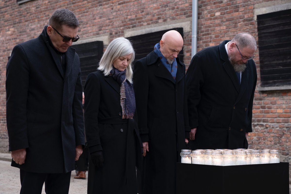 AuschwitzMuseum's tweet image. 81st anniversary of the liberation of Auschwitz. Survivors as well as the management of the Memorial and Museum during commemoration at the Wall of Death in the yard of Block 11 at Auschwitz I.

Watch a short video about Block 11 and its yard where shooting executions were held:…
