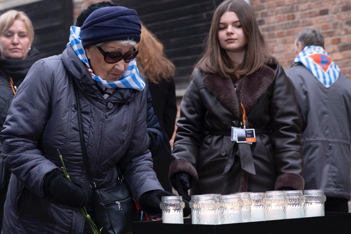 AuschwitzMuseum's tweet image. 81st anniversary of the liberation of Auschwitz. Survivors as well as the management of the Memorial and Museum during commemoration at the Wall of Death in the yard of Block 11 at Auschwitz I.

Watch a short video about Block 11 and its yard where shooting executions were held:…